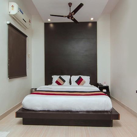 Oyo 1358 Hotel Crossroad Lucknow Esterno foto