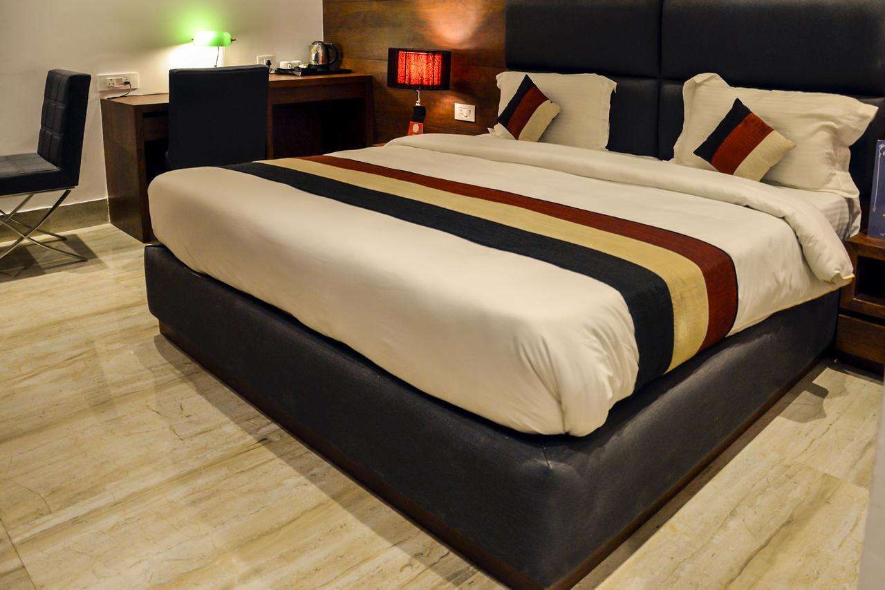 Oyo 1358 Hotel Crossroad Lucknow Esterno foto