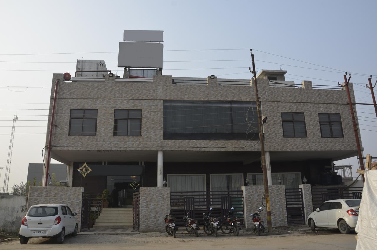 Oyo 1358 Hotel Crossroad Lucknow Esterno foto