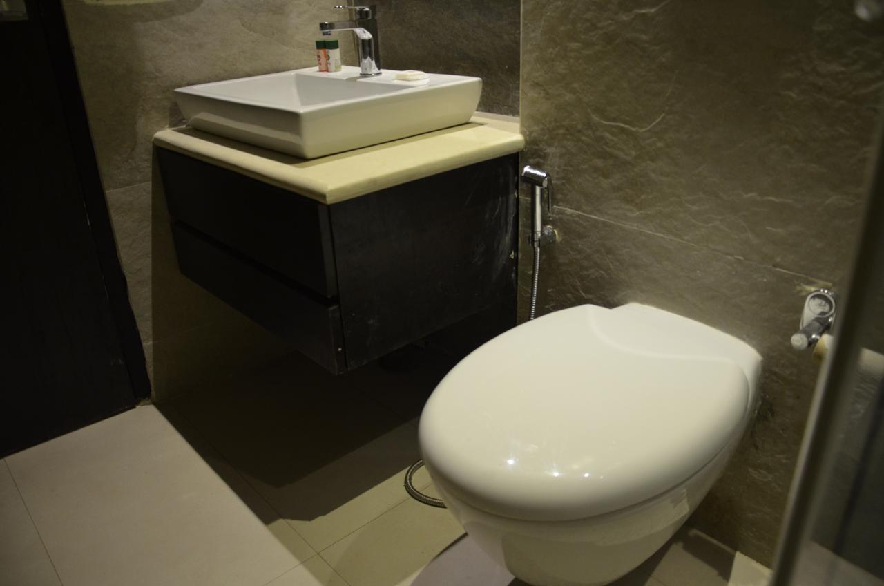 Oyo 1358 Hotel Crossroad Lucknow Esterno foto
