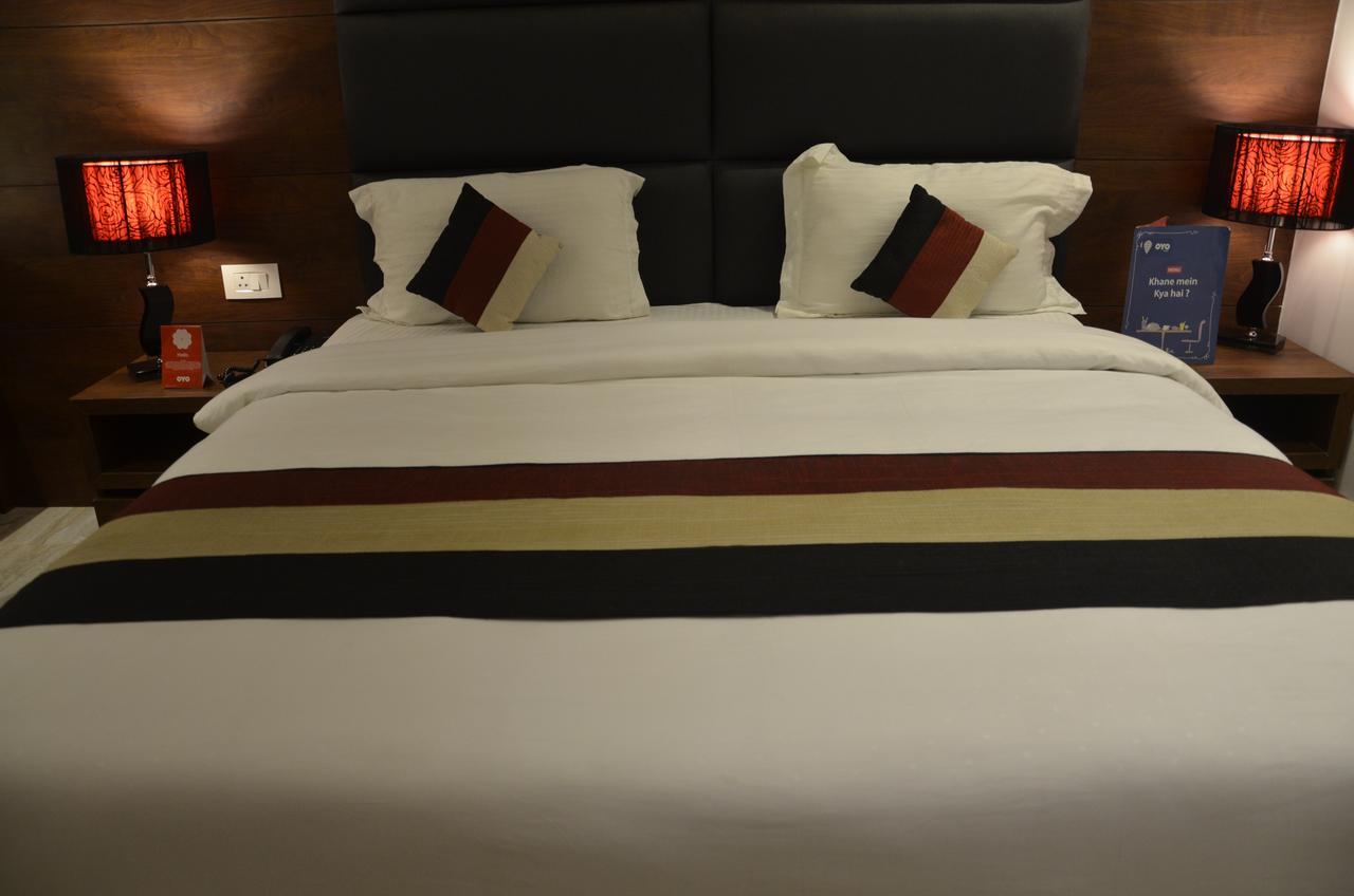 Oyo 1358 Hotel Crossroad Lucknow Esterno foto