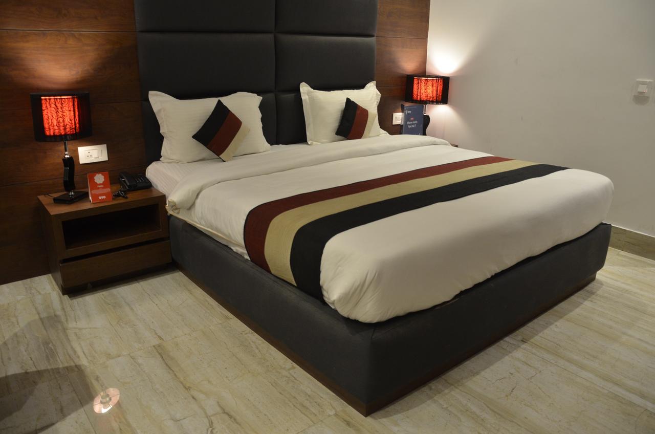 Oyo 1358 Hotel Crossroad Lucknow Esterno foto