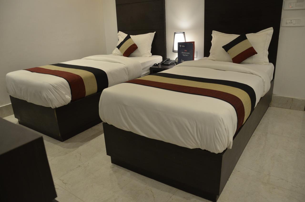 Oyo 1358 Hotel Crossroad Lucknow Esterno foto