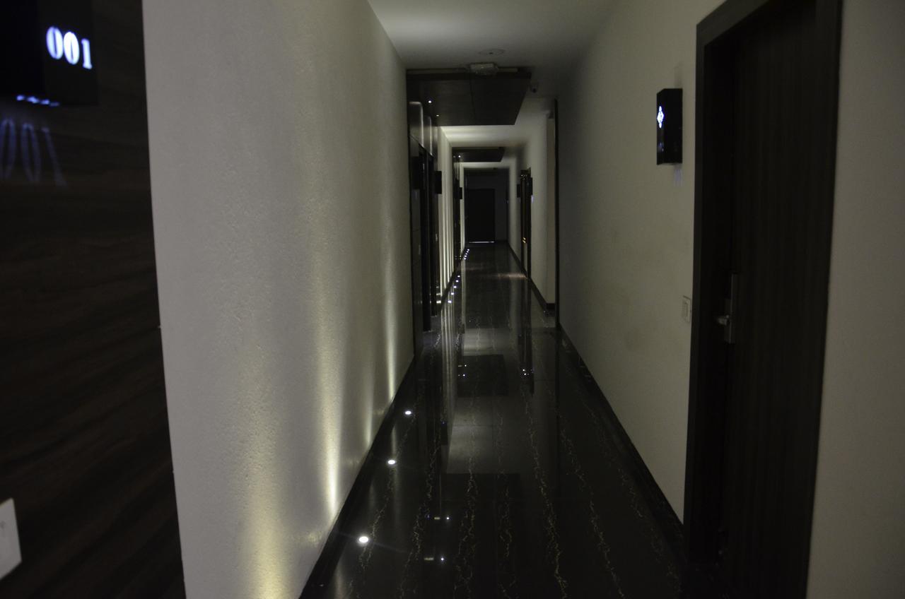 Oyo 1358 Hotel Crossroad Lucknow Esterno foto