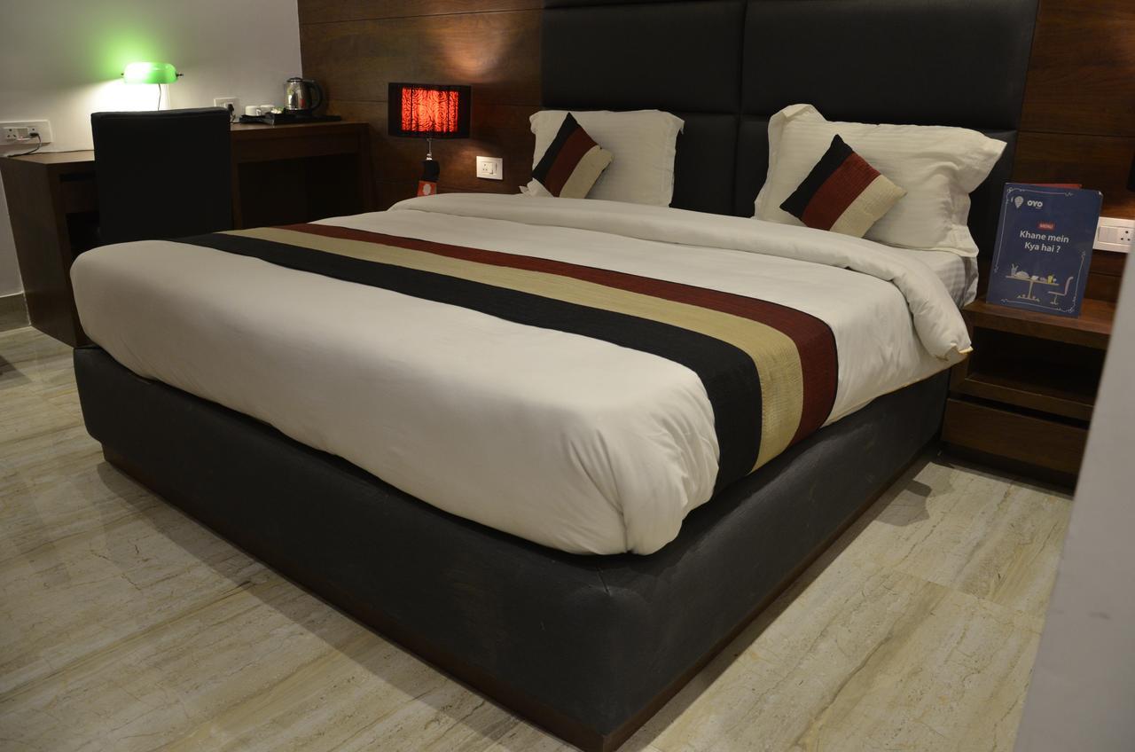 Oyo 1358 Hotel Crossroad Lucknow Esterno foto