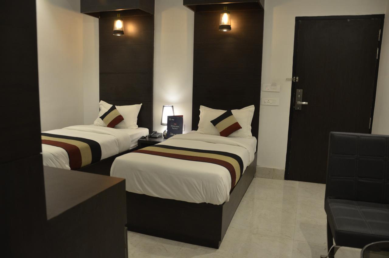 Oyo 1358 Hotel Crossroad Lucknow Esterno foto