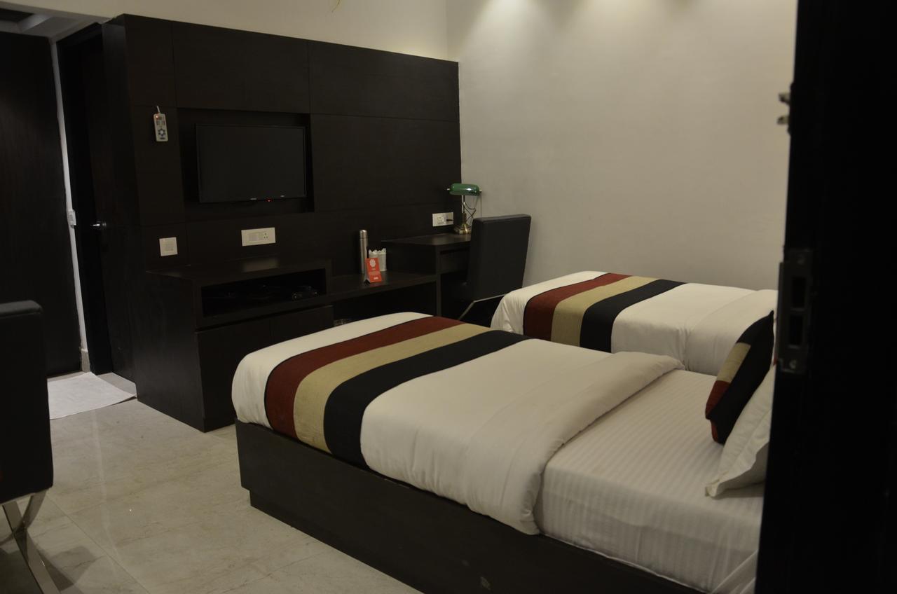 Oyo 1358 Hotel Crossroad Lucknow Esterno foto