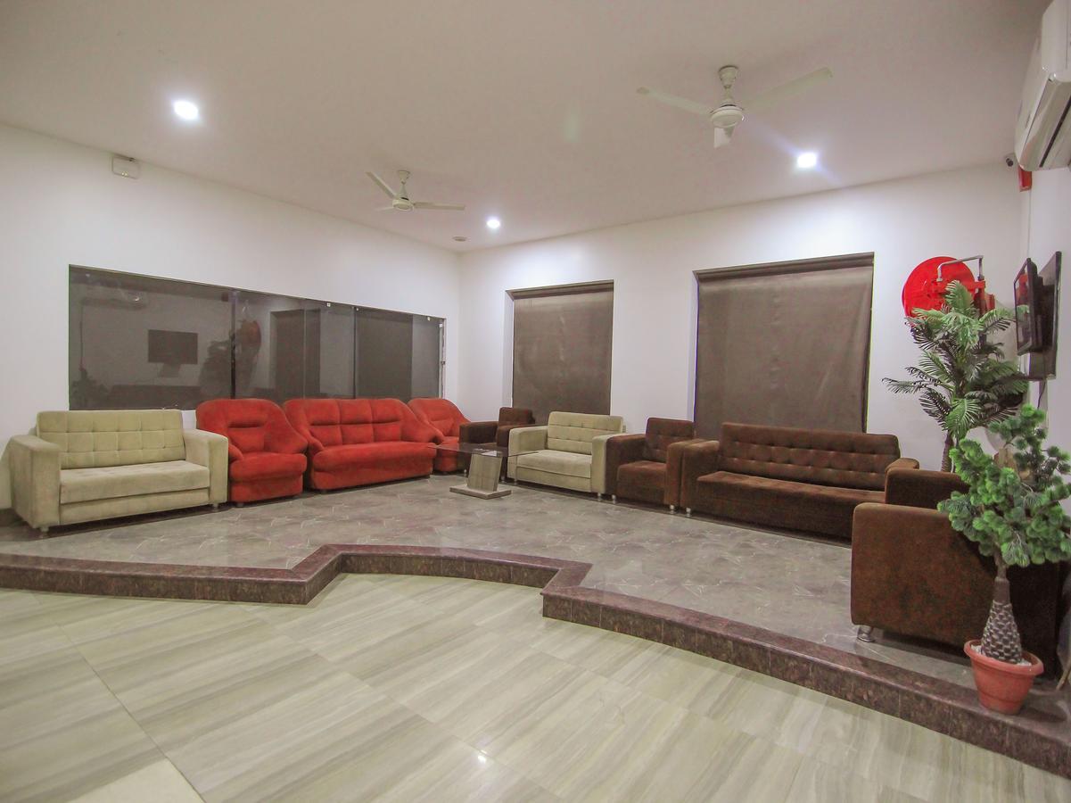 Oyo 1358 Hotel Crossroad Lucknow Esterno foto