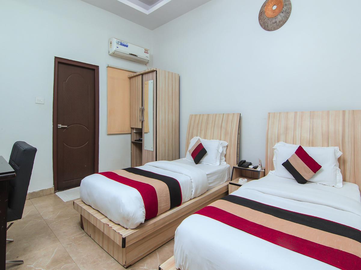 Oyo 1358 Hotel Crossroad Lucknow Esterno foto