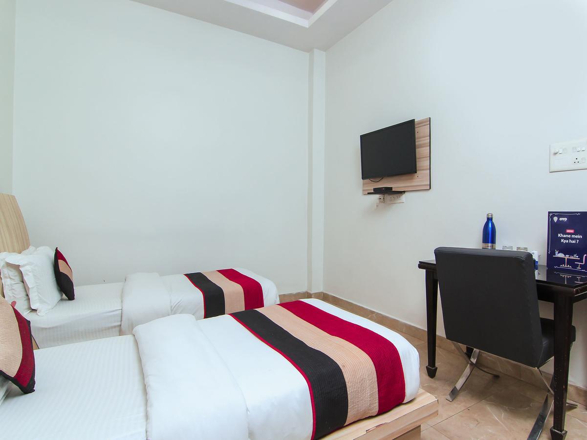 Oyo 1358 Hotel Crossroad Lucknow Esterno foto