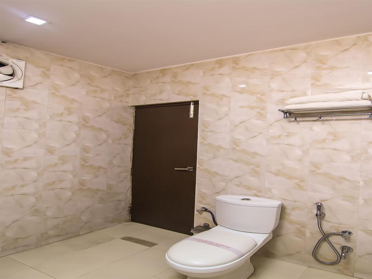 Oyo 1358 Hotel Crossroad Lucknow Esterno foto
