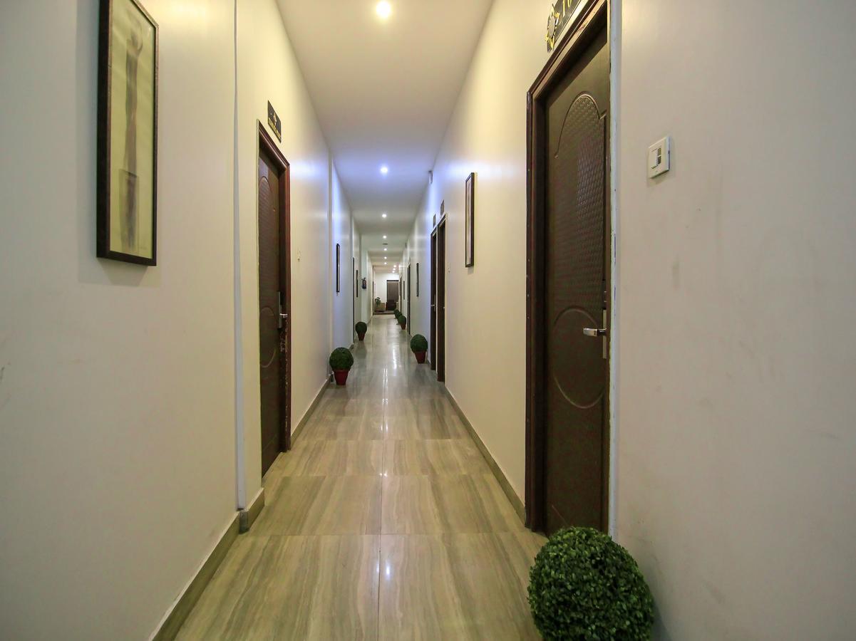 Oyo 1358 Hotel Crossroad Lucknow Esterno foto