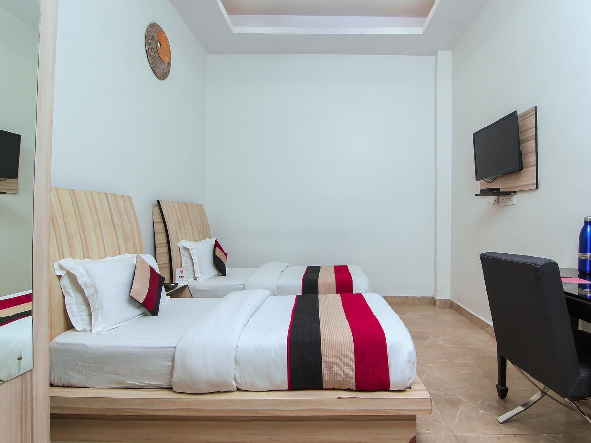 Oyo 1358 Hotel Crossroad Lucknow Esterno foto