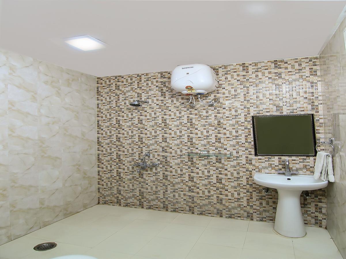 Oyo 1358 Hotel Crossroad Lucknow Esterno foto
