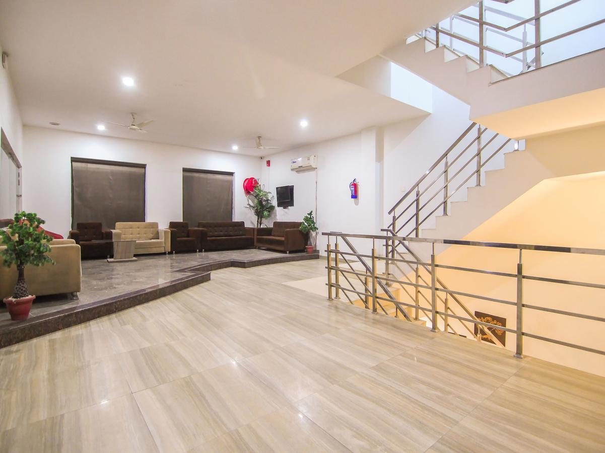 Oyo 1358 Hotel Crossroad Lucknow Esterno foto