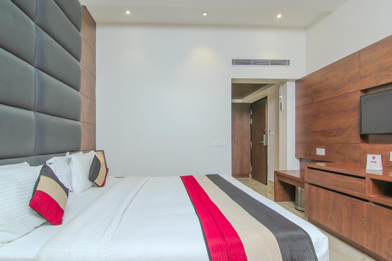 Oyo 1358 Hotel Crossroad Lucknow Esterno foto