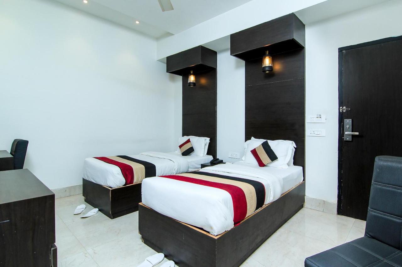 Oyo 1358 Hotel Crossroad Lucknow Esterno foto