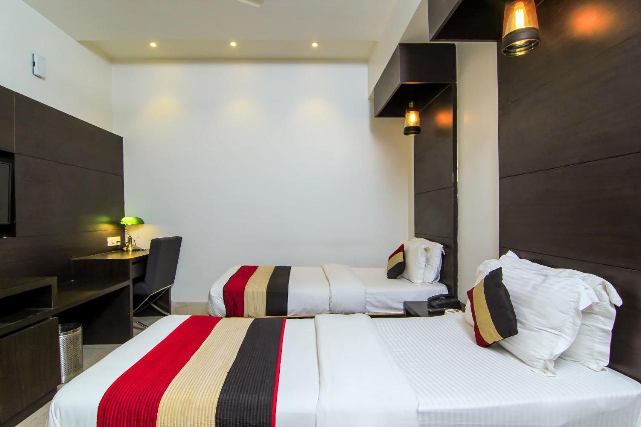 Oyo 1358 Hotel Crossroad Lucknow Esterno foto