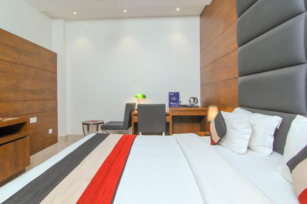 Oyo 1358 Hotel Crossroad Lucknow Esterno foto